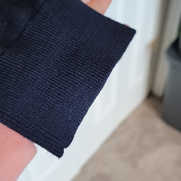 4/$20 BR Men's sweater - Picture 3 of 4